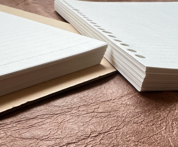 05 Paper In Folder Web 600hpx